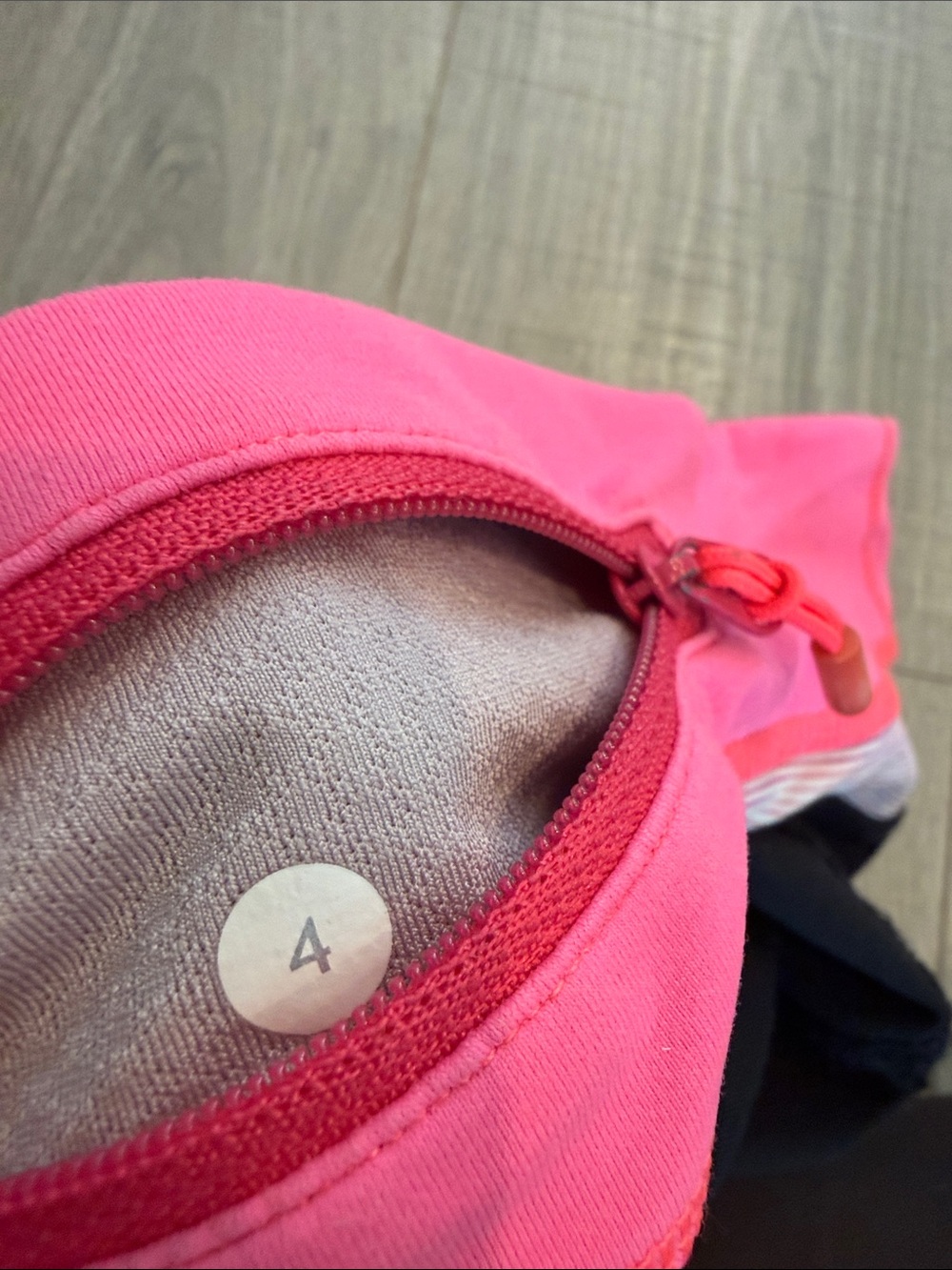 Lulu lemon capri leggings size 4 - Picture 3 of 3